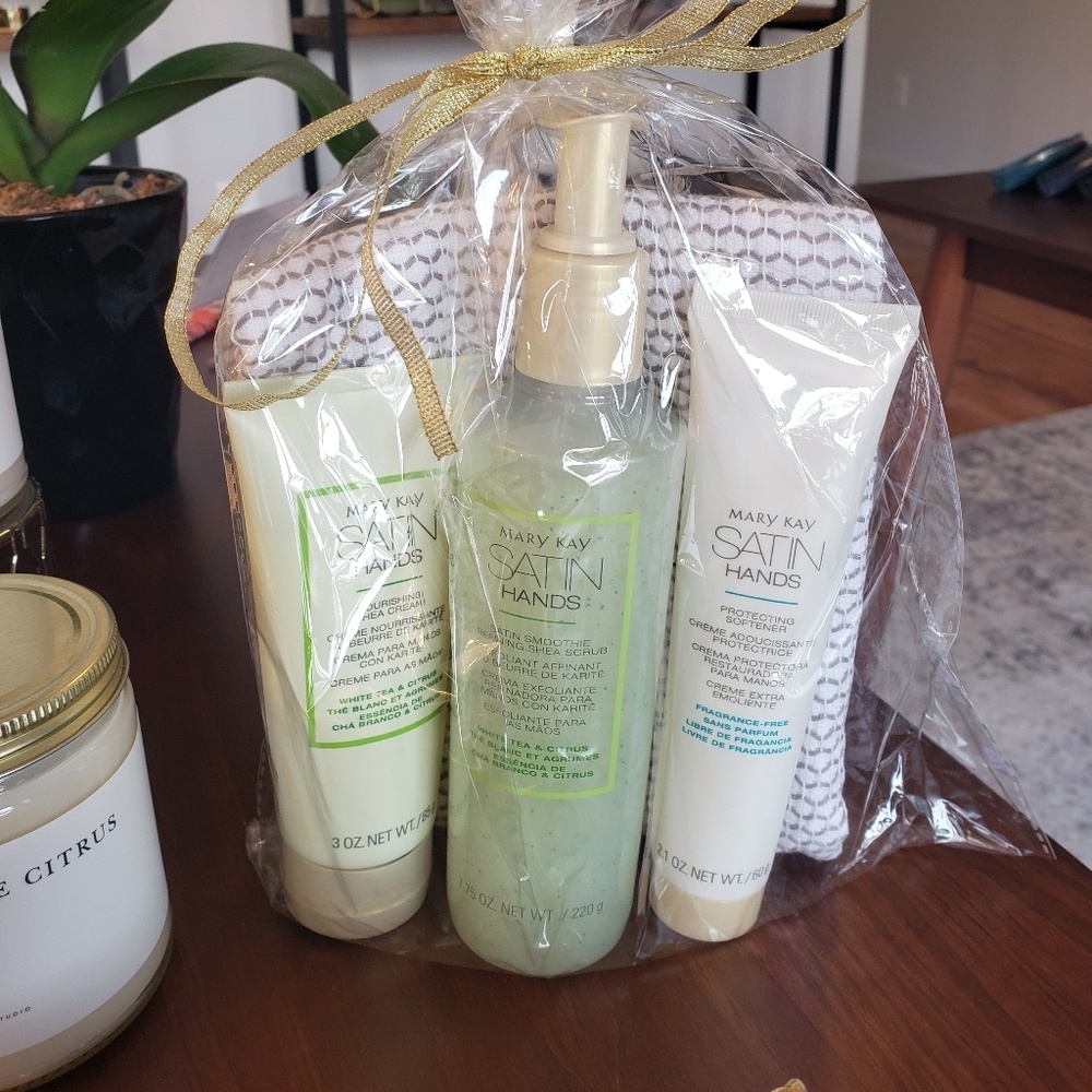 Full Size White Tea Citrus Mary Kay Satin Hands